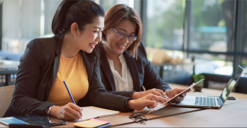 Women entrepreneurs collaborating